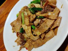 肉炒腐竹皮-柴窝堡22号辣子鸡·传承新疆菜