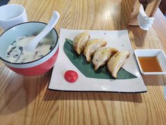 蟹粉锅贴-蒲石小点(愚园路店)
