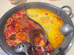 双拼鸳鸯锅-朱光玉火锅馆(龙阳广场店)