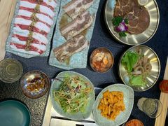 -臻牛烤肉