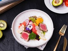 轻煎芝麻金枪鱼柚子沙律-FUTURE BAR(岭南天地店)
