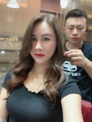 -天下皇剪新潇洒美容美发