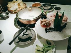 -洪氏嗨捞·广东猪肚鸡·椰子鸡火锅(西咸万象城店)