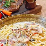 日常下班经过桂峰路都给这间有点北欧装饰风格的西餐厅吸引住