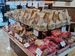 -红宝石·鲜奶小方·海派西点房(万航店)