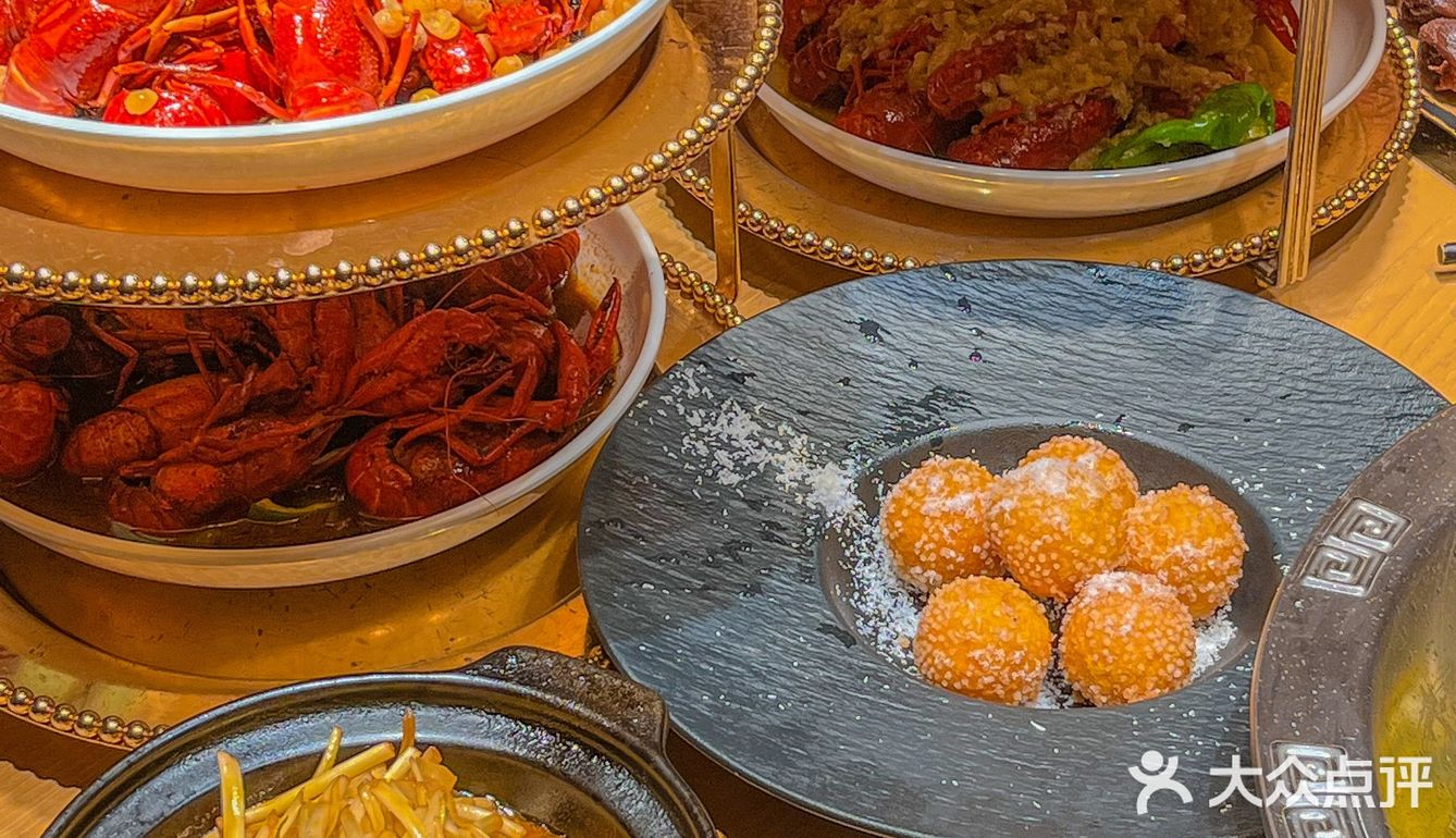 顶不住了！臭豆腐夹龙虾！南京必吃18年老店
