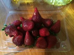 牛奶草莓-心乐生活新鲜屋(星海广场店)