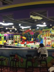 -维佳童话镇演出现场(徐东店)