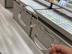 -MiRi眼镜连锁·蔡司·尼康控优点合作店(莘庄店)