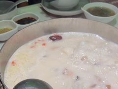 -洪氏嗨捞·广东猪肚鸡·椰子鸡火锅(西咸万象城店)