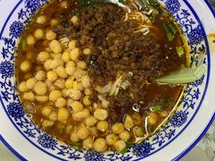 -渝之汇牛肉豌杂面