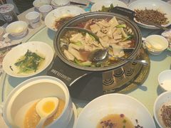 -阿瓦山寨·湘菜现炒·剁椒鱼头王(咸阳总店)