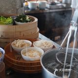 上一次坐在这个位置是整整五年前