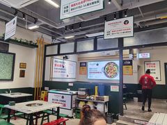 大堂-晓彭肥肠鸡·泡椒鸡火锅(水木天地店)
