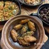 牛肋条浓郁的酱汁包裹着食材，咬下去酱汁充满口腔