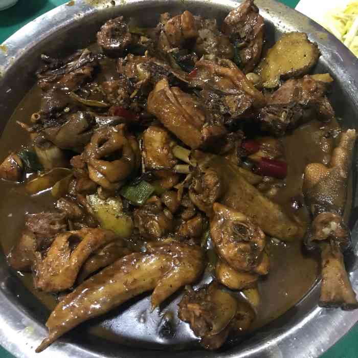 50/人地放比较偏僻不好找,在一个艺校的车站边进来,一层楼的平房内