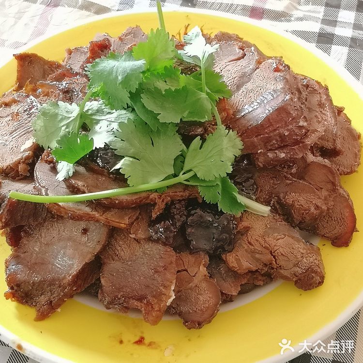 烧了满满一桌好菜招待，住家饭真的太幸福啦