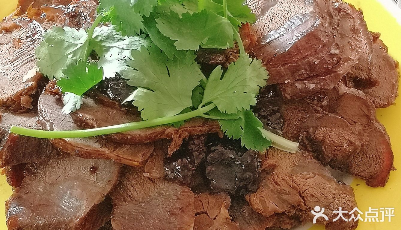 烧了满满一桌好菜招待，住家饭真的太幸福啦