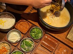 -银米·云南传统过桥米线(双廊黑金冠店)