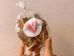 海盐芝麻碱水球-Dough&Joe团憩(瑞虹天地月亮湾店)