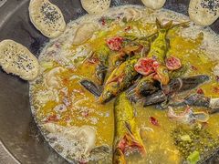 -丹水桥地锅鱼·翘嘴鲌·地方特色全鱼宴(丹江口大坝店)