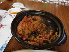 正宗广东腊肉煲仔饭-馬蘭花開(车站大道店)