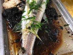 清蒸河鱼-亚荣河鲜