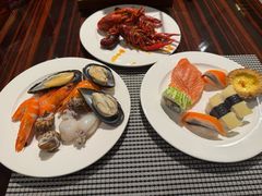-广州万富希尔顿酒店·感趣自助餐厅·金秋蟹宴生蚝海鲜刺身