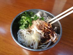 -鸿浩扒猪脚米线