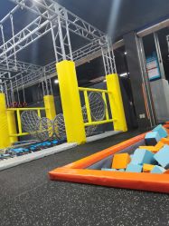 -蹦贝运动中心·蹦床·攀岩·闯关(龙岗店)