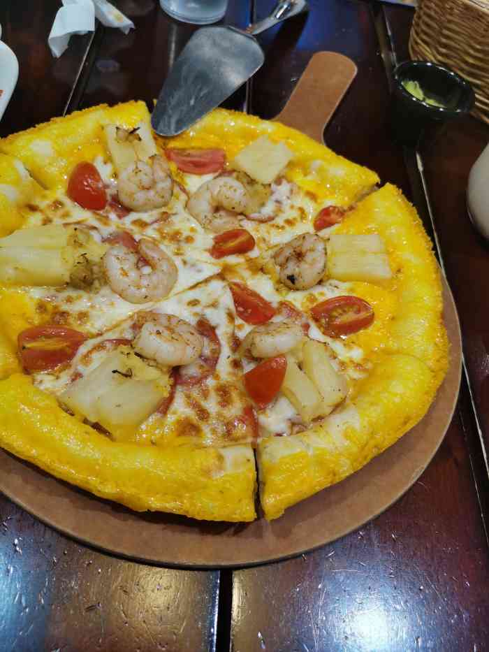 pizza米斯特比萨(合肥万象城店)-"儿子大爱这家的披萨,特别是红薯饼边