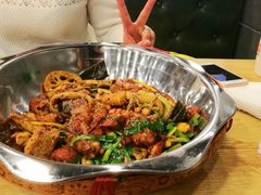 -愉肴麻辣香锅(中山路店)