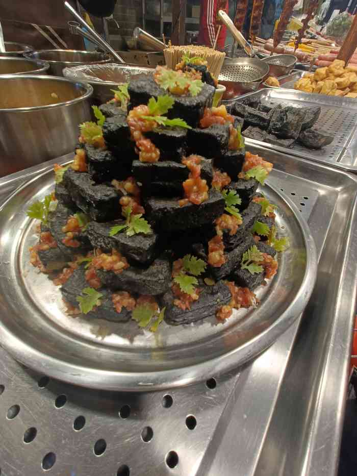 三街两巷(历史街区店)-"嗯,就是每个城市都能看见的仿古街道吧,算.