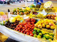 -三亚火车头万人海鲜广场