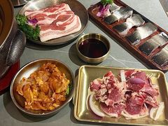 -围炉肉舍•炭烤活鳗•丹东海鲜烤肉(步行街店)