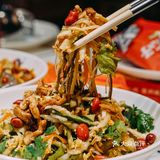 必吃榜铁锅大鹅认准姚稷！一秒瞬移东北雪乡！ [吐]