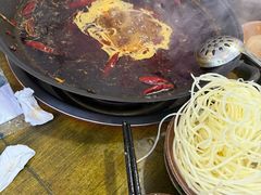 红锅-黄潇洒老火锅(九眼桥宏济巷店)