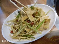 -咱屯子铁锅炖直营店(保利店)
