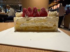 莓果舞会-凤梨生椰口味-好利来(上海长宁龙之梦店)