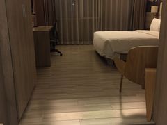 -西安大雁塔科技大学地铁站亚朵酒店