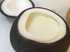 -志龙皇冠吃货椰子铺