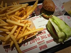 -The Habit Burger Grill 哈比特汉堡(复兴soho店)