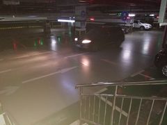 场地-百联中环购物广场-停车场