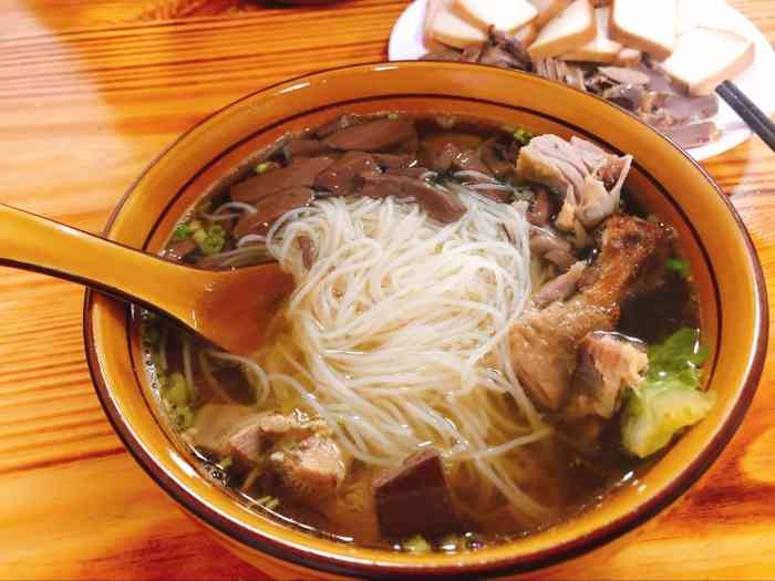 老简熏鸭-"厦门最喜欢的鸭肉面,没有之一,熏鸭肉特别.