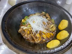 -粘豆包柴火铁锅炖
