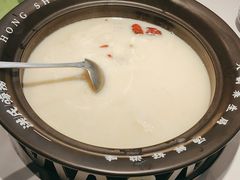 -洪氏嗨捞·广东猪肚鸡·椰子鸡火锅(西咸万象城店)
