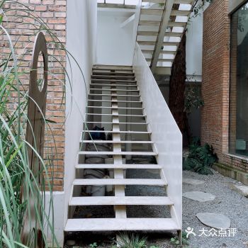 因为有朋友工作室开在这里所以过来的