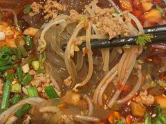 -爆炸头阿姨小四川正宗川味小吃(无任何分店)