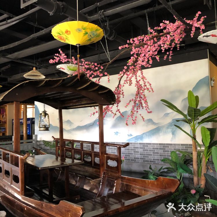 朋友在安亭添新居，大伙来此看房，到饭点了便来此就餐