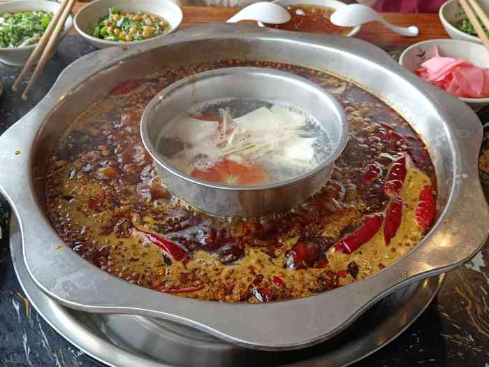 地瓜火锅(大学城总店)-"大众点评上买的团餐,性价比超级高,我们三.